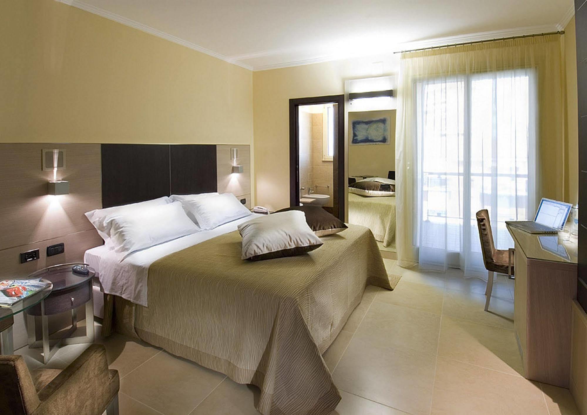 Hotel Imperial San Benedetto del Tronto Exterior photo